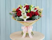 Букет цветов из:  Лилии и Розы в Итатский