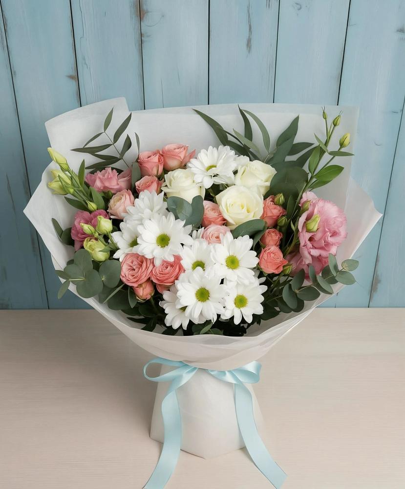 Букет цветов из: Розы, Лизиантусы и Хризантемы в Итатский