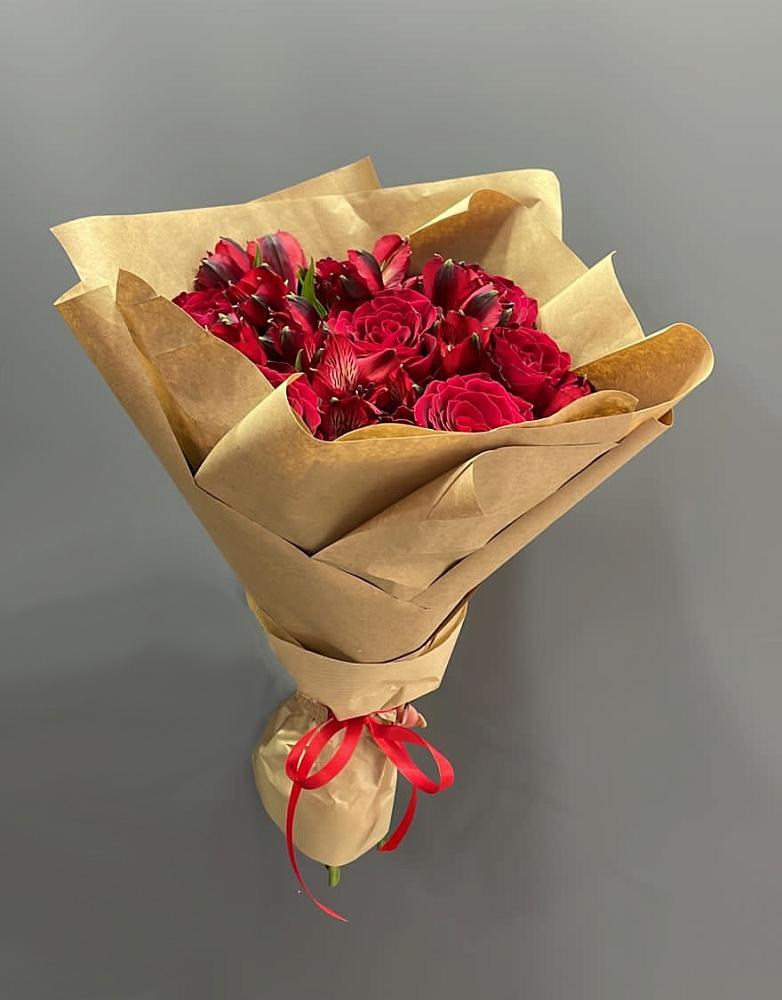 Букет цветов из: Альстромерии и Розы в Итатский