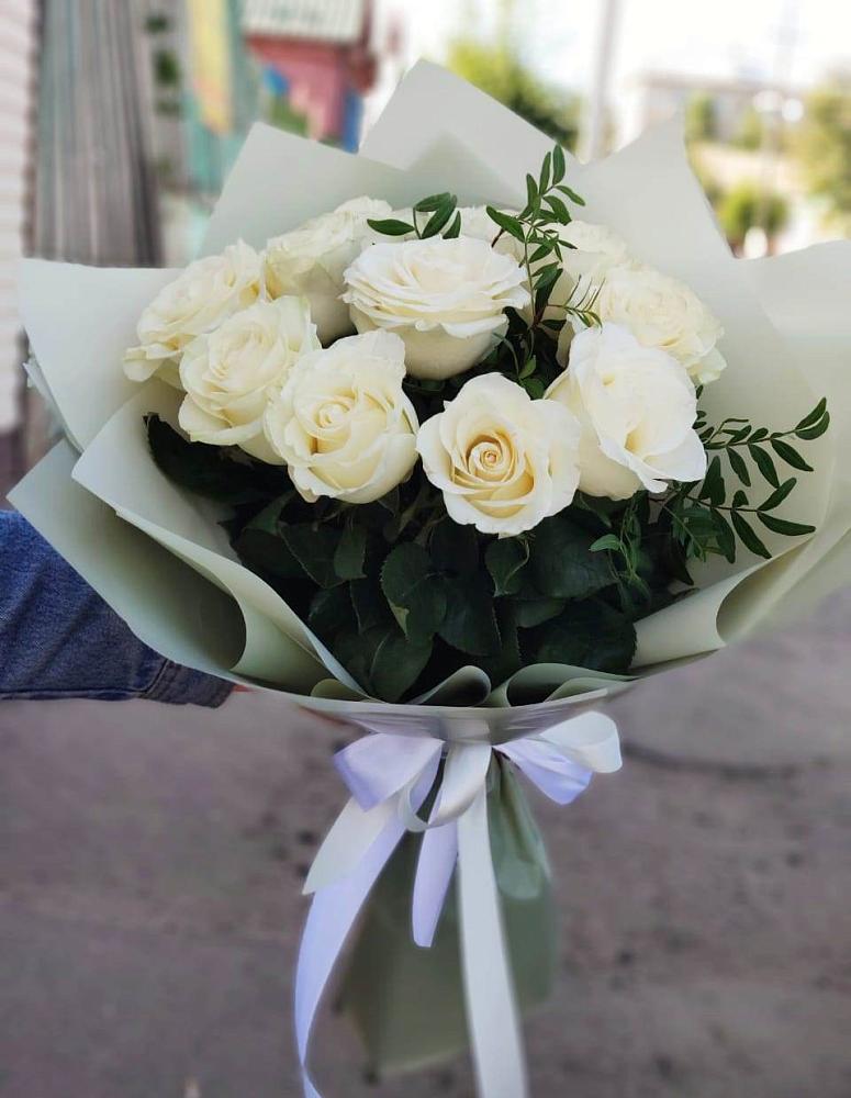 Букет Белые розы Проуд в Итатский