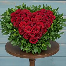 Цветочная композиция из Розы в виде сердца в Итатский