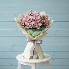 Букет цветов из:  Орхидеи и Розы в Итатский
