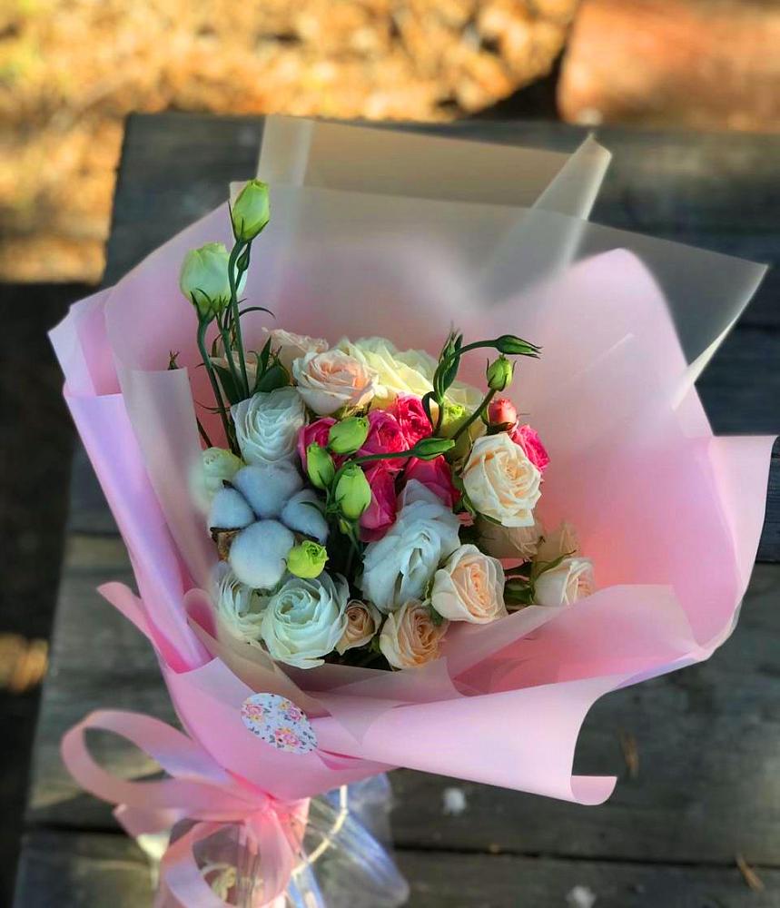 Букет цветов из: Розы и Лизиантусы в Итатский