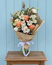 Букет цветов из:  Альстромерии, Лизиантусы, Розы и Хризантемы #REPLACE_PRED# Итатский