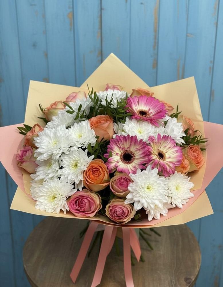 Букет цветов из: Розы, Герберы и Хризантемы в Итатский