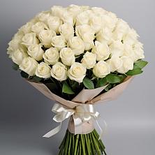 Букет 101 беля роза Белоснежка в Итатский