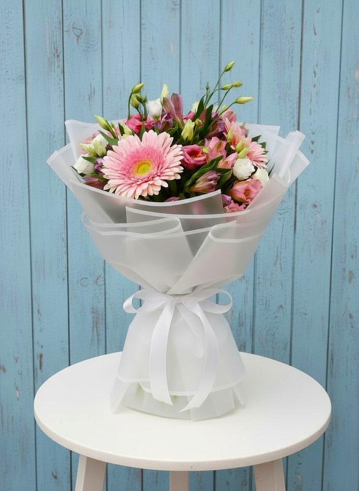 Букет цветов из: Герберы, Альстромерии и Лизиантусы в Итатский