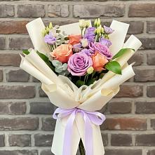 Букет цветов из:  Лизиантусы и Розы в Итатский