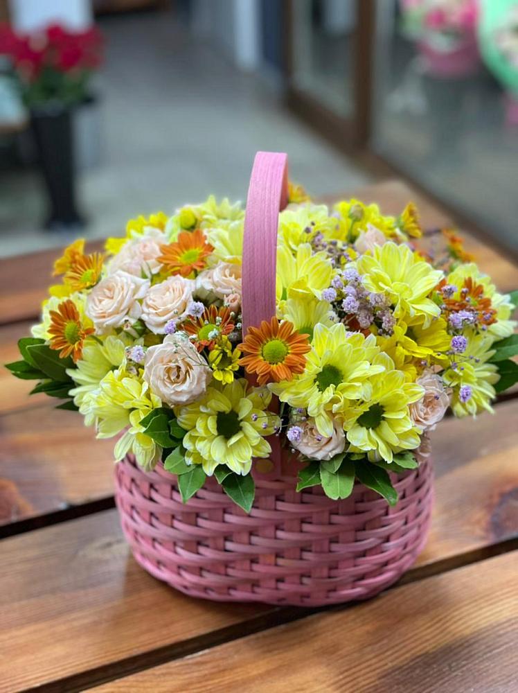 Цветочная композиция из Хризантемы и Розы в корзине в Итатский