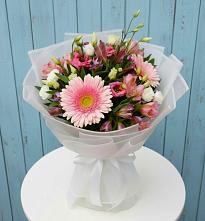 Букет цветов из:  Герберы, Альстромерии и Лизиантусы в Итатский