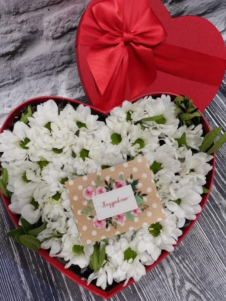 Цветочная композиция из Хризантемы в виде сердца в Итатский