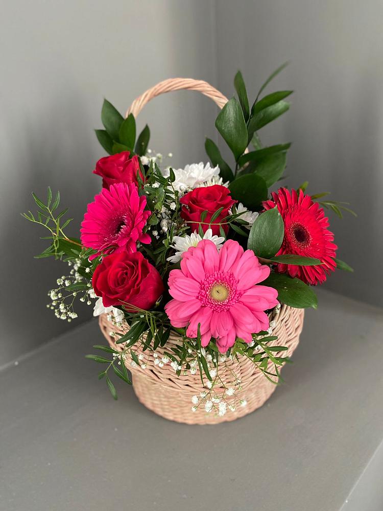 Цветочная композиция из Розы, Хризантемы и Герберы в корзине в Итатский